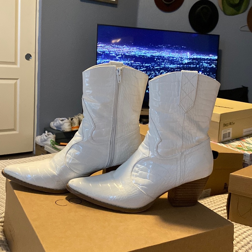 Matisse Bambi white cowgirl boots size 7.5